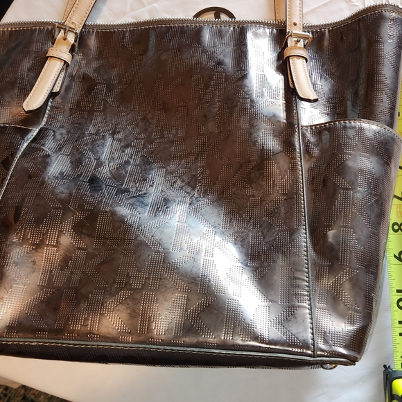 Michael Kors Metallic bag. - Picture 7 of 7